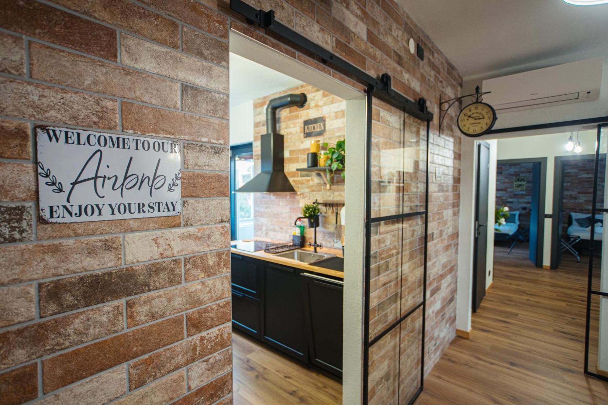 The Brick 194, 7 Posti Letto, Parcheggio E Posto Bici Apartment อูดิเน ภายนอก รูปภาพ